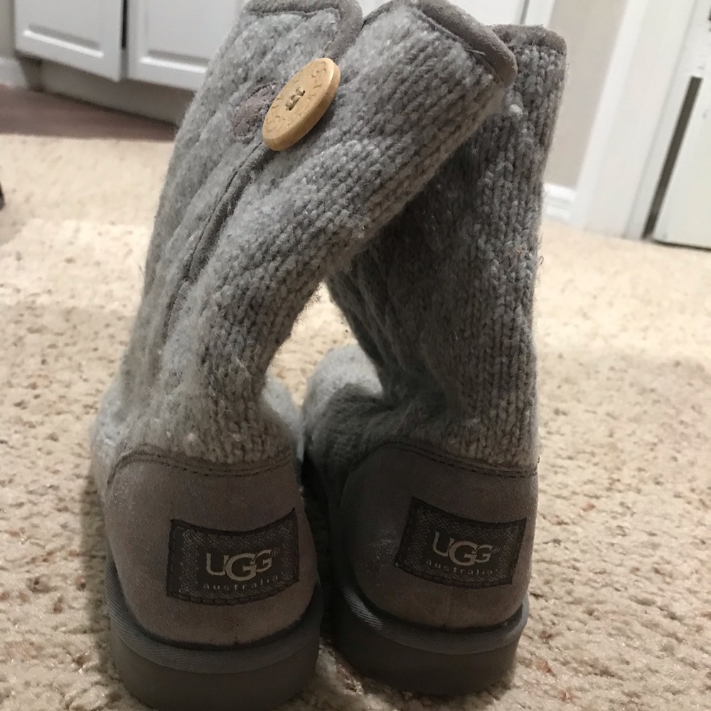 Grey Knit Uggs - Size 8